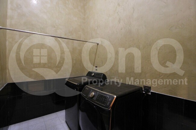 Building Photo - 15118 E Camelview Dr
