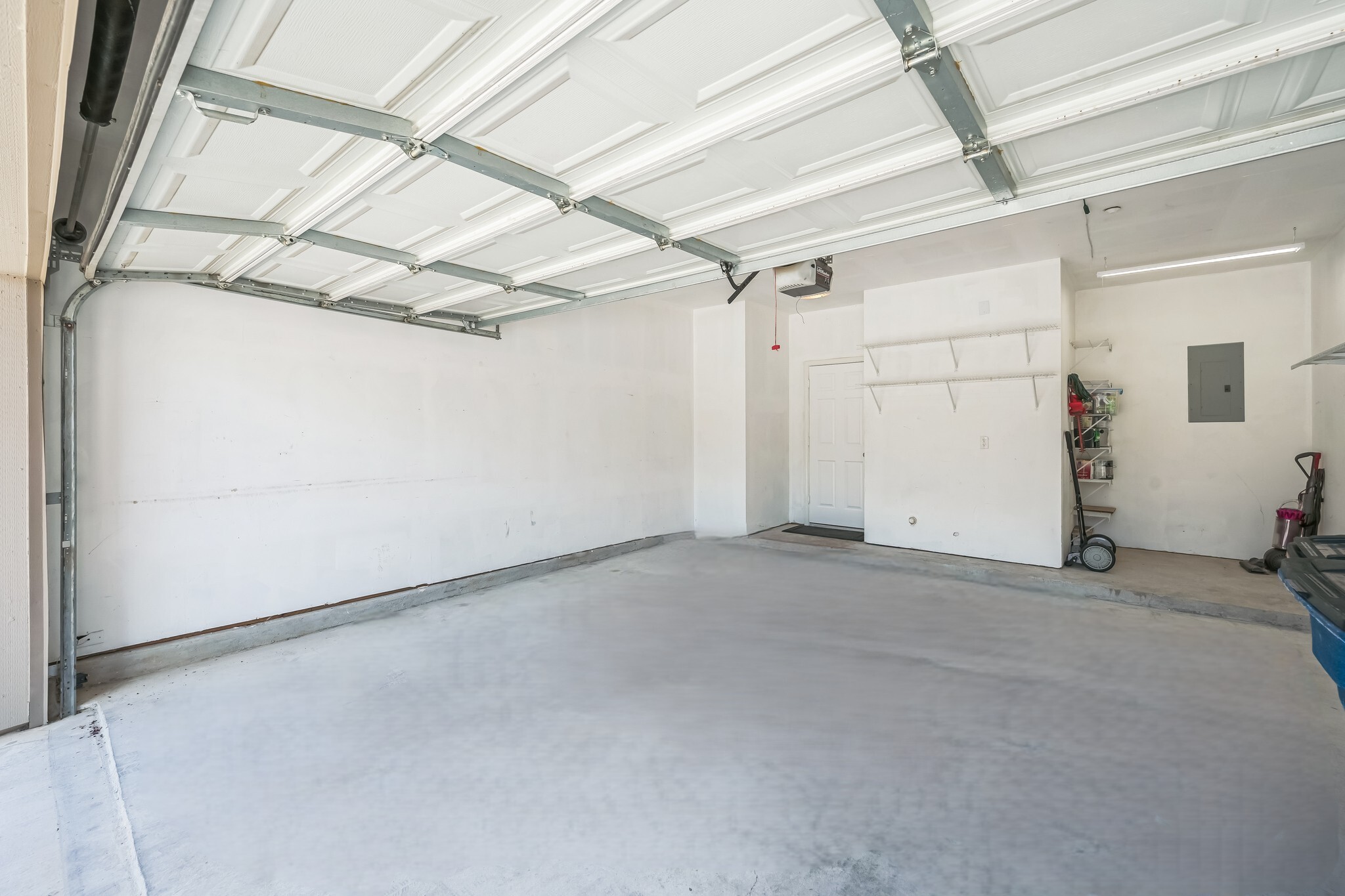Double attached garage - 9201 Brodie Ln