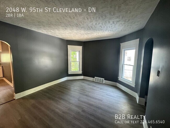 Building Photo - 2048 W 95th St