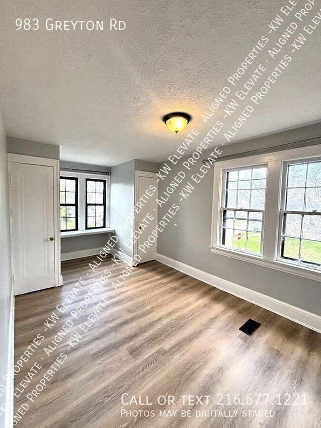 Building Photo - 983 Greyton Rd