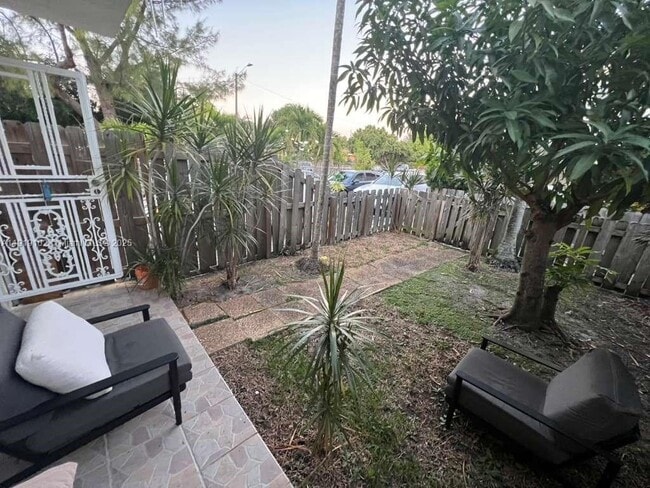 Building Photo - 1480 NE 151st St