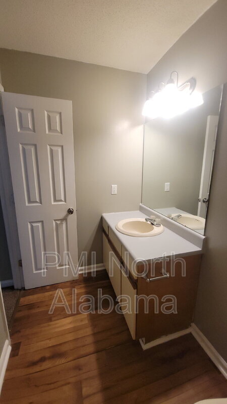 Building Photo - 4421 Bonnell Dr