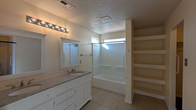 Building Photo - Spacious 4-Bedroom Single-Story Home in Northern Meadows