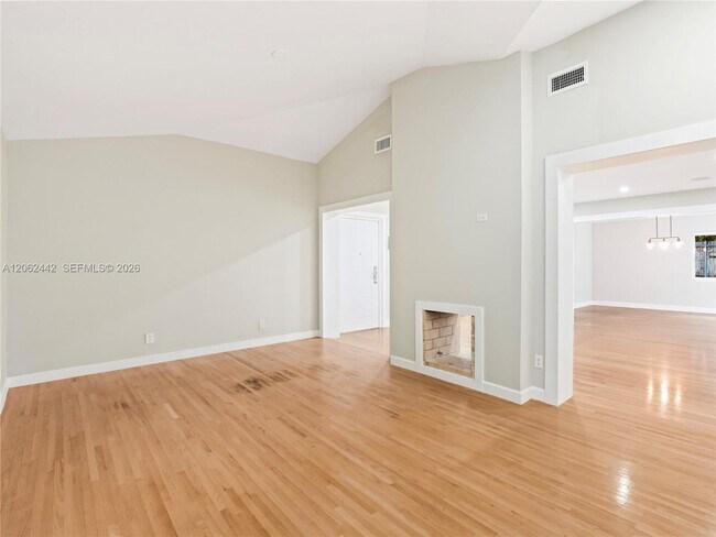 Building Photo - 680 NE 81st St