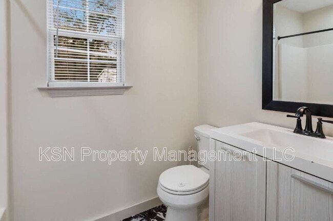 Building Photo - 106 Laurel Oaks