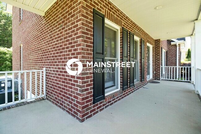 Building Photo - 5 Bedroom Pet-Friendly Home in Charlotte, NC with Main Street Renewal