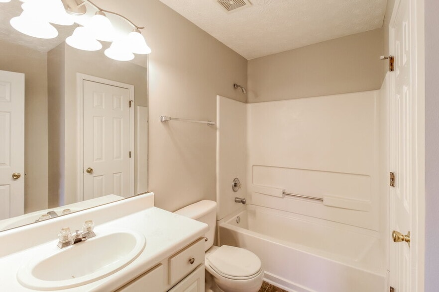 Building Photo - 3392 Kittery Dr SW