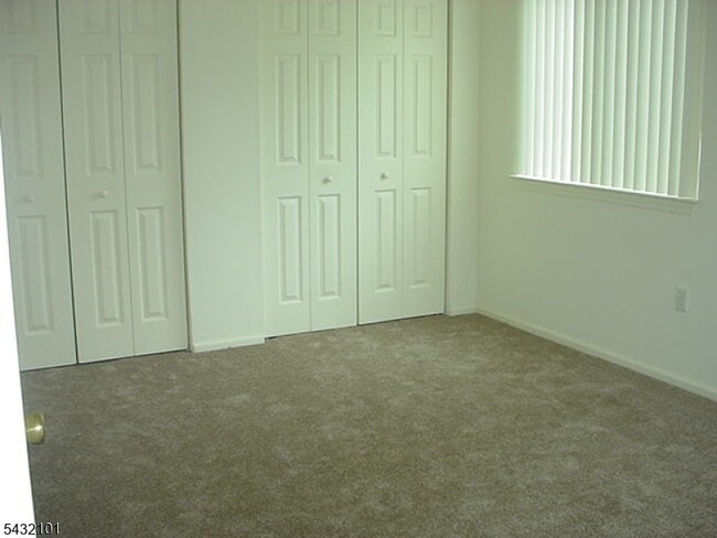Building Photo - 165 Falcon Ridge Way N