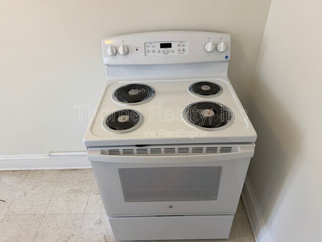 Building Photo - 216 S Vyne St