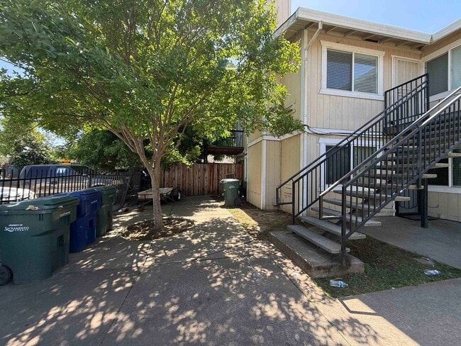 Building Photo - 2 Bed 2 Full Bath Condo