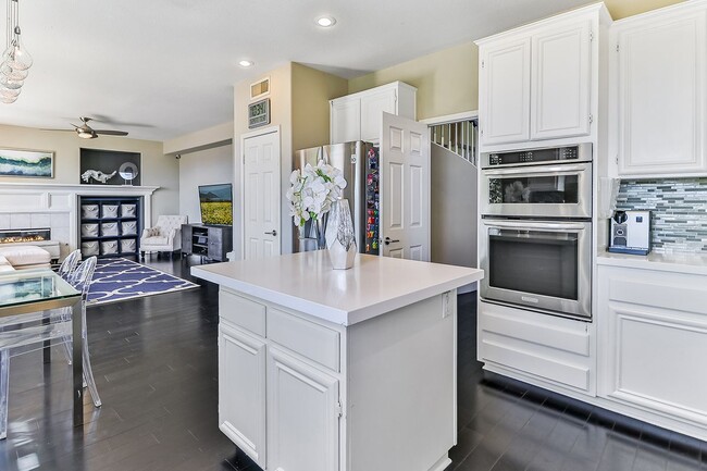 Building Photo - 1385 Sapphire Dragon St