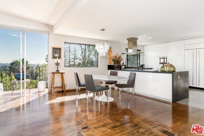 Building Photo - 2175 Ponet Dr