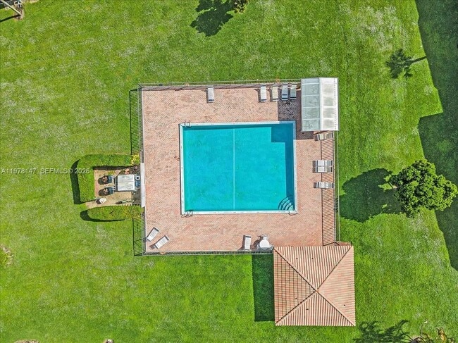 Building Photo - 6832 Palmetto Cir S