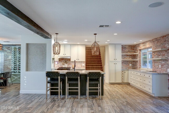 Building Photo - 2016 E State Ave