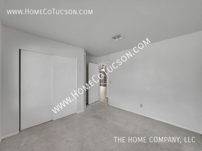 Building Photo - 1519 W Bloomfield Pl