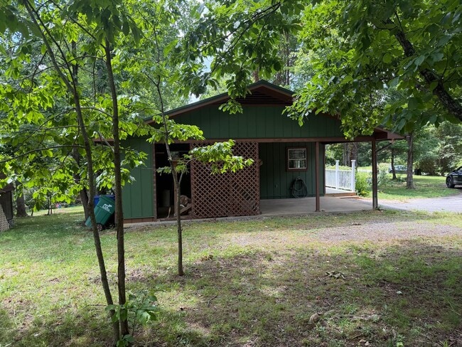 Building Photo - East Asheville - Leafy, Quiet, Convenient!
