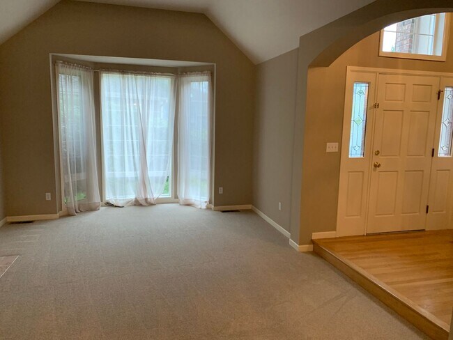 Building Photo - Location location 4 bedroom, 2.5 bath in t...