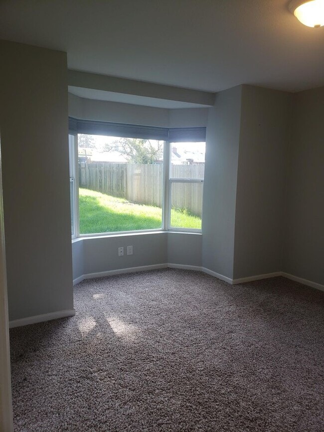 Building Photo - Remodeled Bungalow in Camas!