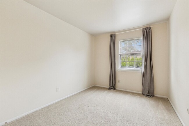 Building Photo - Lovely 2B/1B Unit in Gwynedd Club!