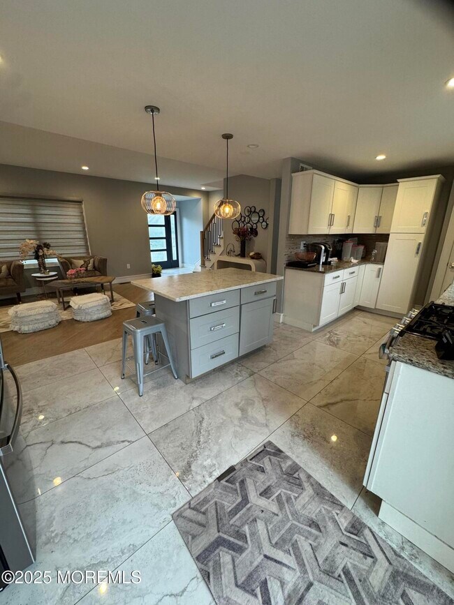 Building Photo - 259 Roosevelt Ave