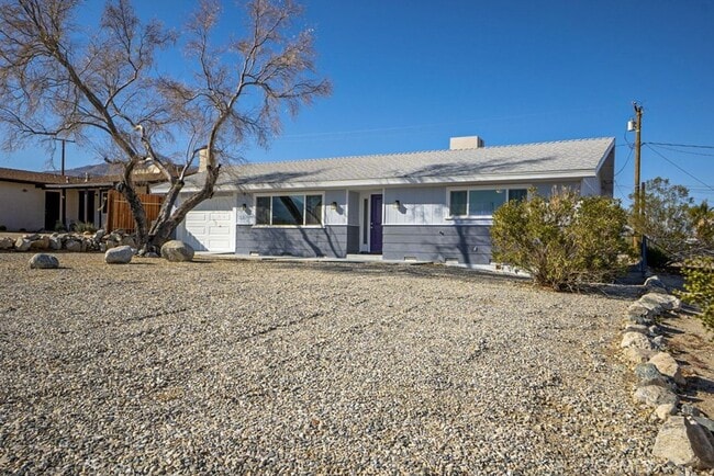 Building Photo - Beautiful 2 Bedroom Home