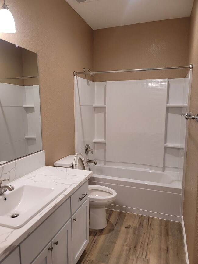 Building Photo - North Natomas-  NEWLY REMODELED