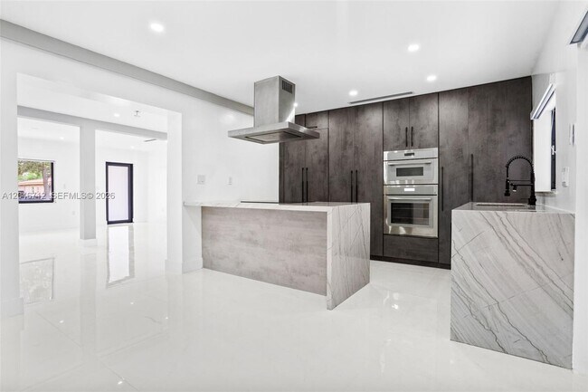 Building Photo - 56 Whitethorn Dr
