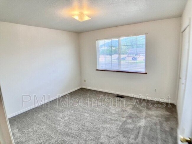 Building Photo - 1891 N Hill Field Rd