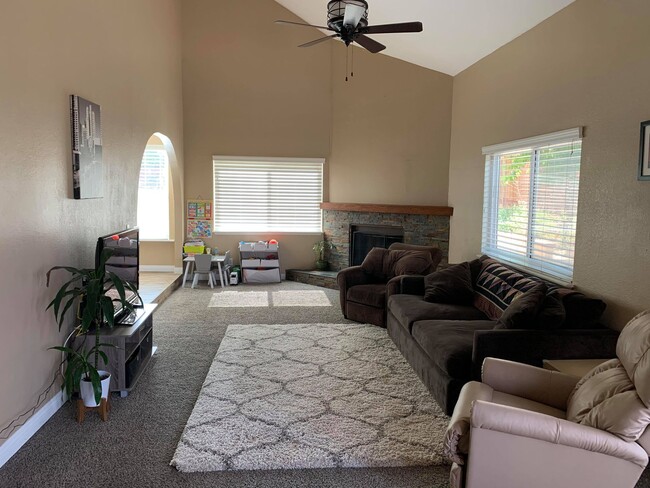 Living Room - 20305 Klyne St