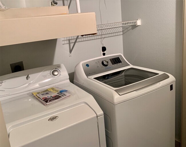 Building Photo - 1901 Post Oak Blvd