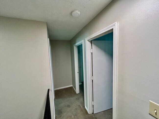 Building Photo - FOH416-418