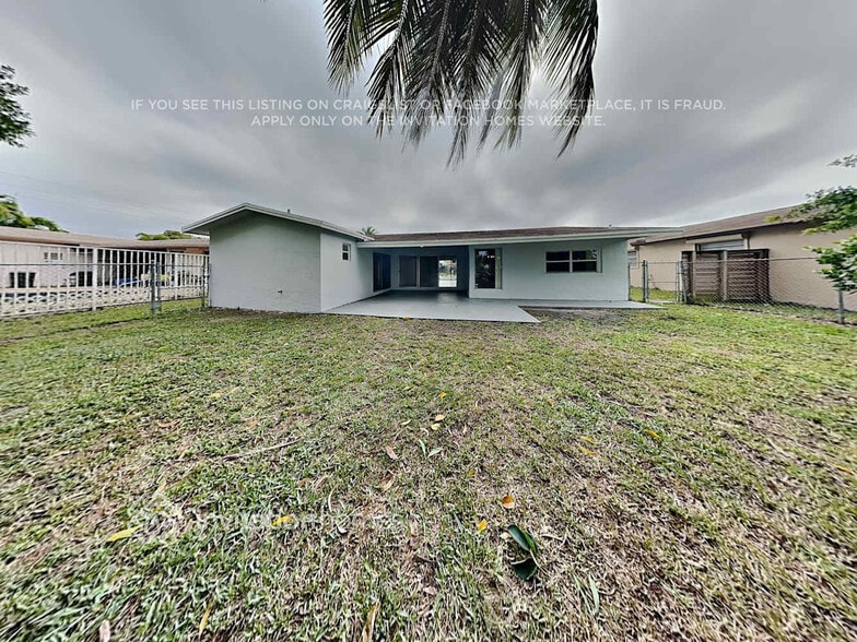 Building Photo - 10611 NW 29th Ct