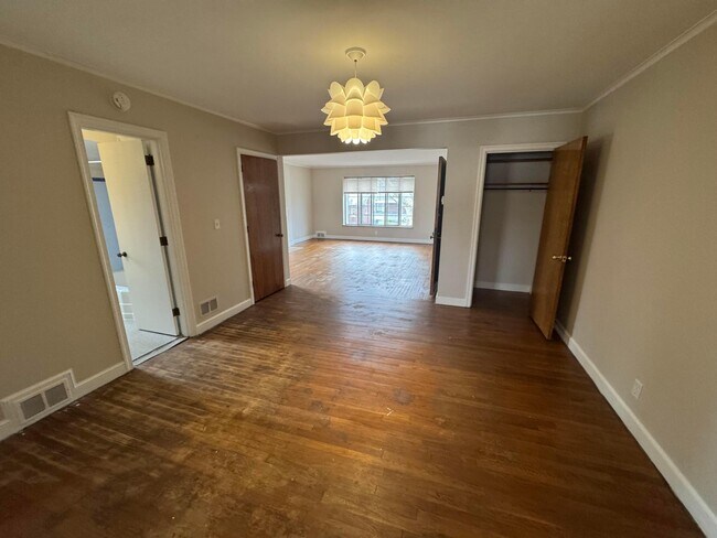 Building Photo - 18 N Huron Ave