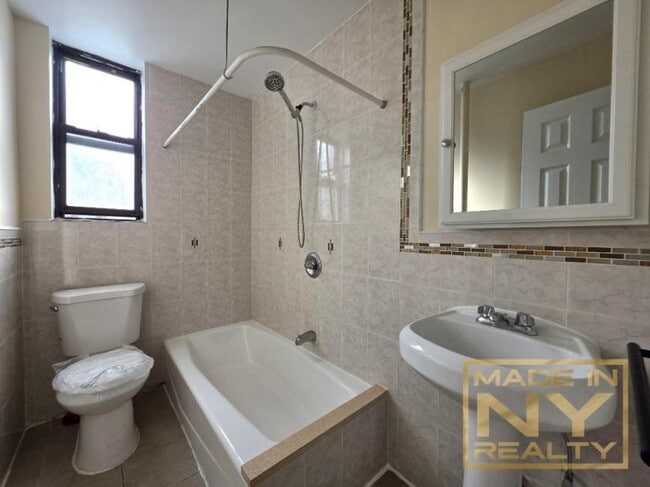 Building Photo - 2 bedroom in FLUSHING NY 11358