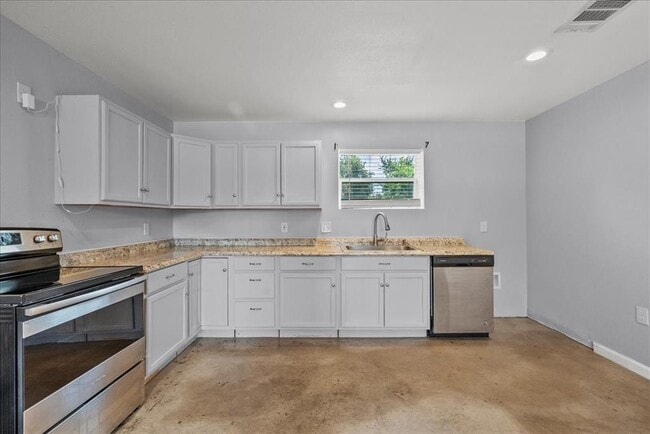 Building Photo - 6602 Prino Rd