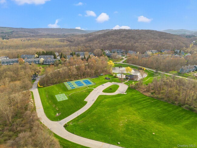 Building Photo - 702 Somerset Knoll