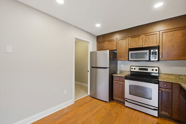 Building Photo - 1240 Fairmont Ave