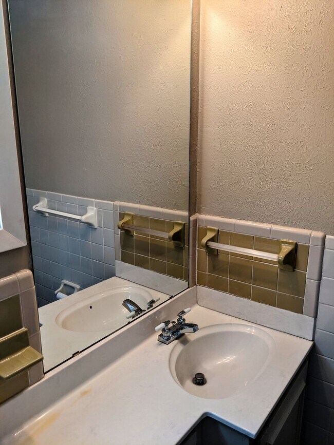 Building Photo - Central Lafayette Charmer