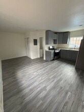 Building Photo - 10428 Somerset Blvd