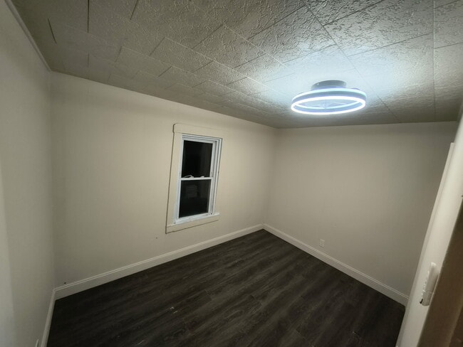 Building Photo - 1510 B 6th Ave