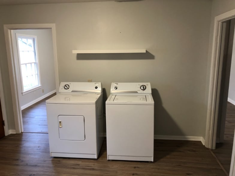 Building Photo - 2915 Grim Ave