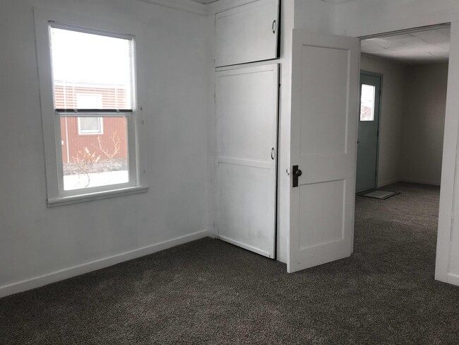 Building Photo - 216 N Noble St