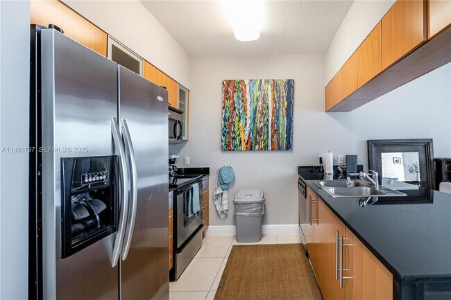 Building Photo - 1750 N Bayshore Dr