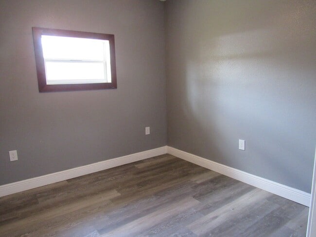Building Photo - For Rent – Beautifully Remodeled 3 Bed, 2 ...