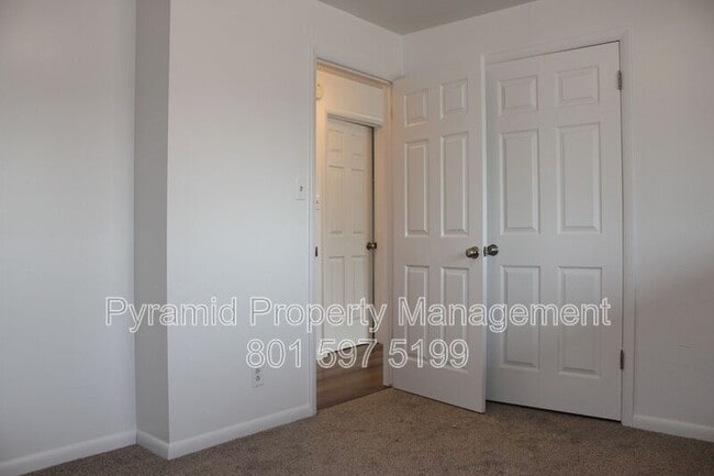 Building Photo - 985 S 600 W