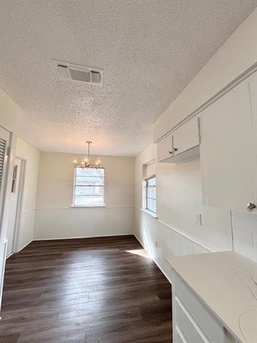 Building Photo - 1618 Oakridge Dr