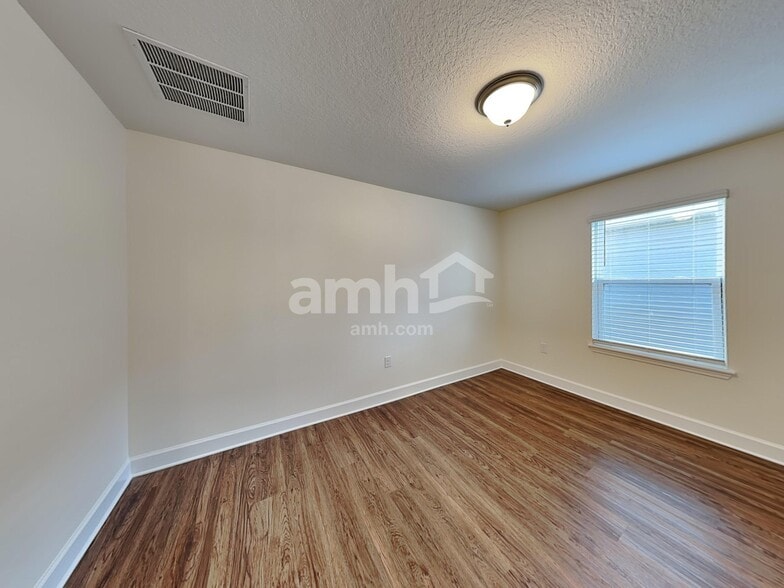 Building Photo - 37655 Dusty Saddle Ln