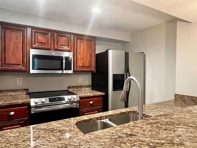 Building Photo - 1317 Maple Shade Ln