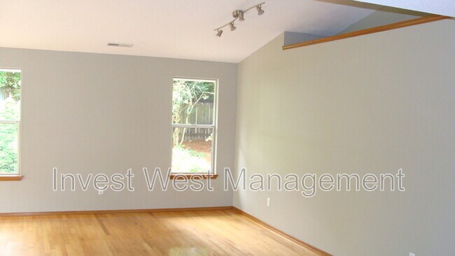 Building Photo - 2515 NE 83rd Wy