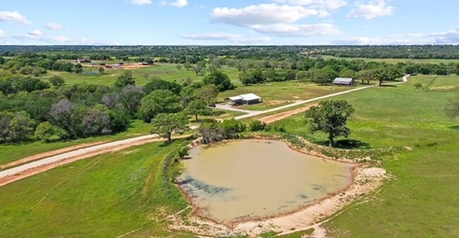 Building Photo - 6 acres / HORSES WELCOME / WATER INCLUDED ...